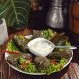 ტოლმა ვაზის ფოთოლში