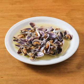 Tellines (coquines) saltejades amb vi blanc