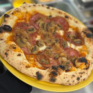 Pizza capricciosa