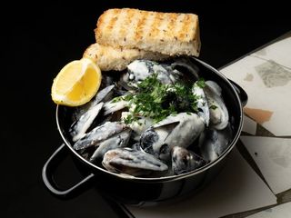 Міні казанок МІДІЙ з сирним соусом Дор Блю (350 гg)