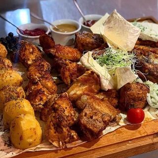 Таця м'ясна на 4-6 осіб (2000 гр)