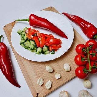 Salata rosii si castraveti