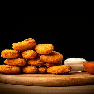 Nuggets con salsa casera