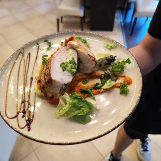 Пълнена пилешка пържола (1бр)