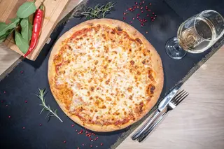  Pizza Quattro Formaggi