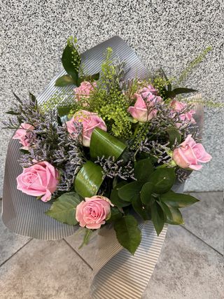 Bukiet z 5 różowych róż 