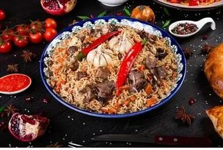 Плов праздничный с казы и перепелиным яйцом