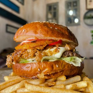 Мексиканський бургер(370 грам) + картопля фрі+(Coca-cola, Fanta або Sprite)