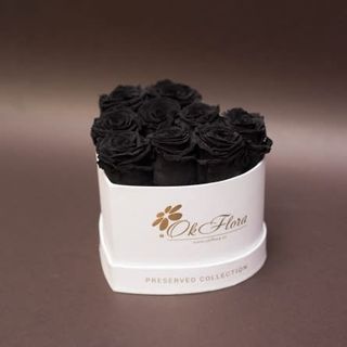 9 trandafiri criogenați negri în inimă alba