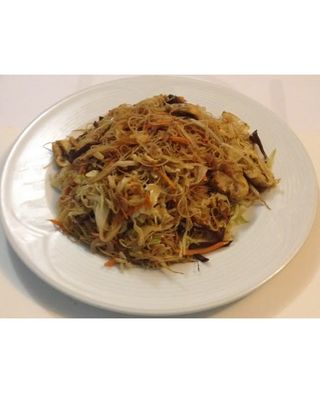 143 Пържено оризово фиде с телешко, зеленчуци и яйца