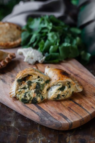 Empanada de espinacas y queso