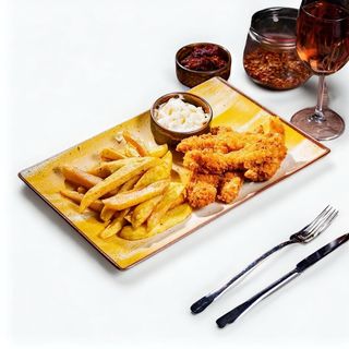 Crispy de pui cu cartofi prăjiți