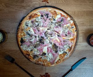 Pizza Prosciutto Funghi mica