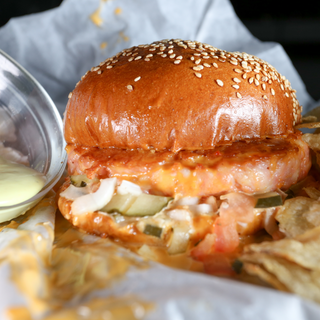 MOSTAZA DULCE SPLASH BURGER DE POLLO con PATATAS FRITAS