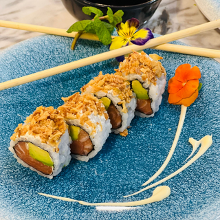 95. California Salmão Cebola Ralada 16peças