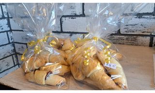 ვაშლის ჯემით ფხვიერი კრუასანი