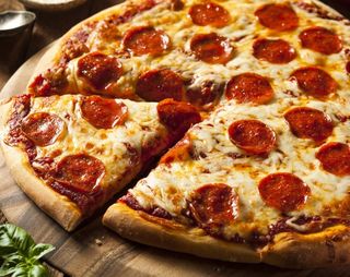 Pizza De Pepperoni (33 Cm.)