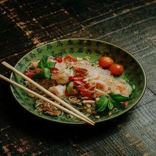 ENSALADA DE FIDEOS DE ARROZ CON LANGOSTINOS