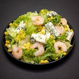 Салат з тигровою креветкою та сиром Дор Блю (230г)