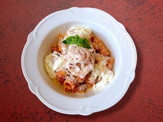 Паста з куркою і страчателлою