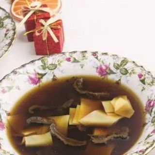 Consomme Grzybowe z Łazankami