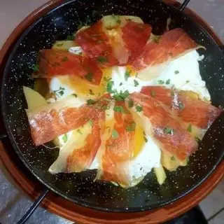 Huevos Rotos Con Jamón Ibérico