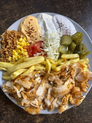 Shaorma cu pui la farfurie