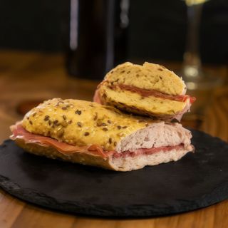 Bocadillo Semillado Jamón Ibérico 100% Cortado A Mano