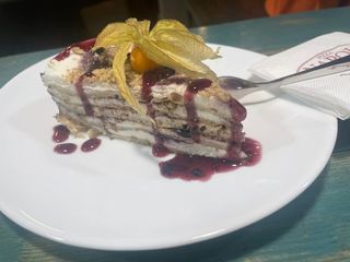 Френска селска торта с боровинково сладко (150г)