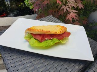 Tortilla sa junećom salatom i pršutom