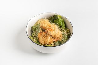 Салат с хрустящими креветками