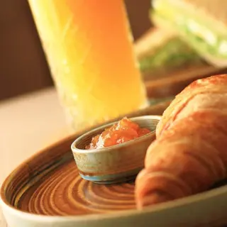 Croissant cu unt