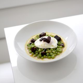 Guisantes melosos con chipirones