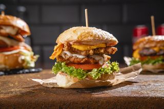 საბავშვო ბურგერი ქათმის ხრაშუნა