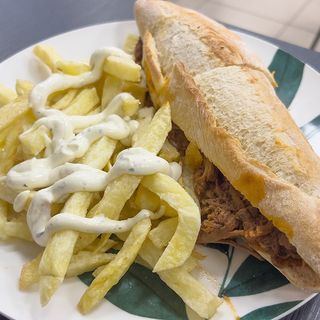 Bocadillo + Papas + Refresco