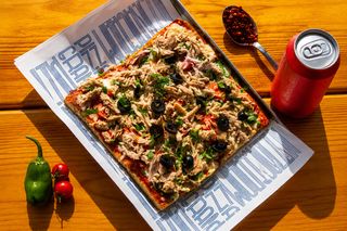Pizza Thon - 1/4 Plateau (2 Personnes) + Boisson