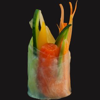 Спрінг рол з лососем (135/25г)