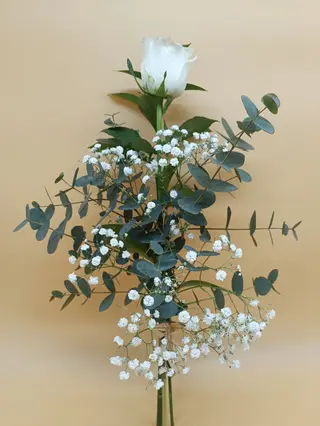 Rosa blanca de 70cm arreglada