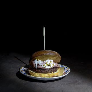 Hamburge 200 gr, mortadella, scamorza, granella di pistacchio