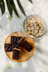 Сникерс с фъстъчено масло и кулинарен шоколад 70%