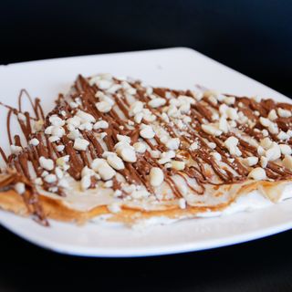 21.Clătită cu Chantilly, nutella și alune