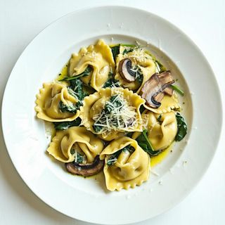 Tortelloni ai funghi porcini con ripieno di ricotta e spinaci
