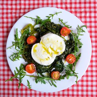 Mozzarella di bufala e biete al peperoncino