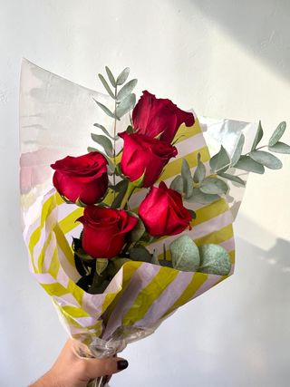 Bouquet di 5 rose rosse