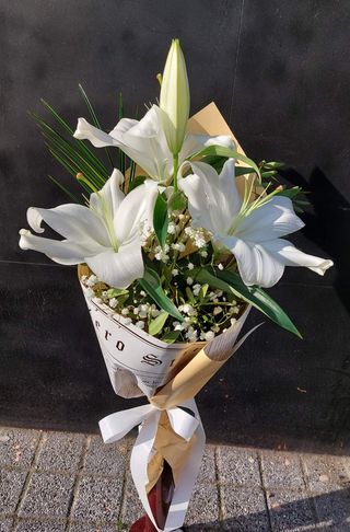 Букет с лилиум (1бр)