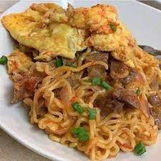 Omelet egg and vegetable noodles