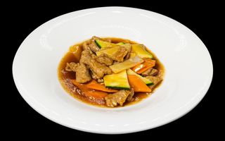 36. Manzo con verdure miste