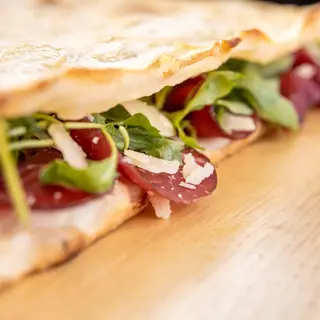 Bresaola, rucola e squaquerone 1/4 alla pala
