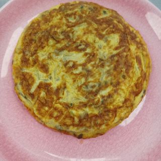 Tortilla de calabacín y cebolla