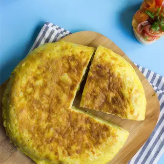 Tortilla de patatas con 4 quesos para 4-5 pax